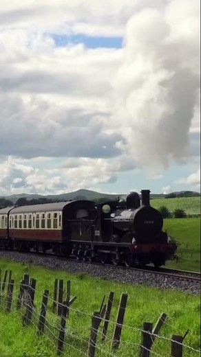 Lancashire & Yorkshire 52322 steams along the Embsay & Bolton Abbey Railway #train #steamengine