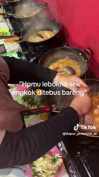Gores ae ‼️ Langsung merapat ‼️ Buka jm 12 siang sampe jm 10 mlm. Lokasi Dk karangan Gg 5B Wiyung Sby. #seblakwiyung #seblakprasmanan #dapurpremiumal #gaknyeblakgakenak #iyanlondomekakutok