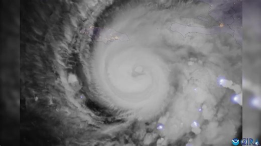 ¡Impactante y hasta con rayos! 🌀🤯 Así luce el huracán Melissa, que se fortaleció hasta convertirse en categoría 4 y se espera llegue a categoría 5. El Servicio Meteorológico Nacional (SMN) descartó que Melissa impacte en México, pues señaló que se ubica “lejos de las costas nacionales”. 📹 CSU/CIRA & NOAA vía Storyful | Radio Fórmula