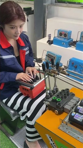Wireless Truck Mounted Crane Remote Control | Heavy Duty Construction Controller #machine