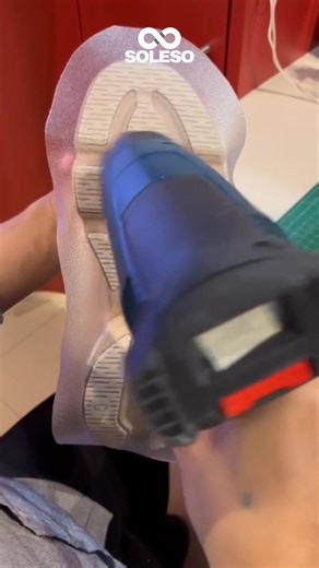 LOEWE x On cloudsolo ติดโซล - SOLESO #soleso #ติดโซล #asmr #pov #solesoreview #ติดโซลรองเท้า #สปารองเท้า #ติดโซลรามอินทรา #oncloud #loewe #cloudsolo #sotruck | SOLESO