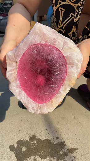 chen xi on Instagram: "#natural #crystals #crystal #The pink and tender crystal hole is so beautiful. Do you like it?"