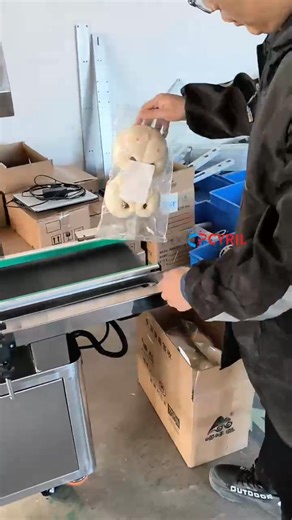 Fully automatic flat labeling machine, plastic bag labeling machine #labelingmachine #flatlabelingmachine | Henan Cyril Machinery Equipment Co.,LTD