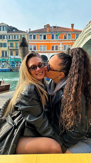 CHARLÈNE🇫🇷&FRANCESCA🇮🇹 on Instagram: "😂😂😂 vous êtes team Charlène 🇫🇷 ou team Francesca 🇮🇹 ? 😏 Dans tous les cas rendez vous sur @espaceplaisir 🍓 ps : code promo pour -15% : CHAFRA15 !!! #humour #couple #italie #viral #funny #funnyvideos #italia #drole #lgbt #mdr #france #rire #collaborationcommerciale"