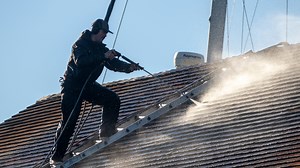 'I don't want anyone on my roof.' Can HOA demand owners have roof cleaned? Expert weighs in