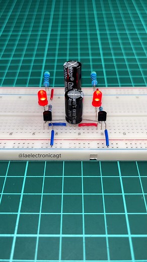 Del Diagrama Al Protoboard | Circuito Flip Flop: Multivibrador Astable | #LaElectronicaGT #ElectronicaBasica #Protoboard #CircuitoAstable #CircuitoBiestable | La Electrónica