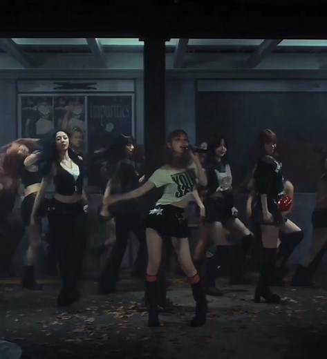 Appreciating the Smooth Ponytail Swing in #Sakura Dance