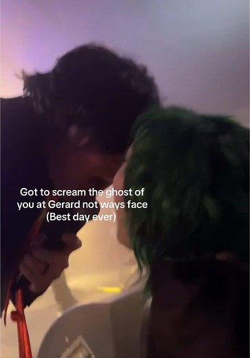 #theblackcharade @Gerard No Way thease guys are so good go see them if you get the chance #mychemicalromance #gerardway Edit- I don’t know if you guys are genuinely getting confused or not but thease guys are a tribute band Gerard hasn’t dressed like this since like 2006 😭( not counting wwwy)