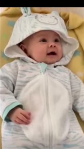 Baby Thinks She’s Really Having a Conversation 😂 Listen To This!