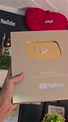 diamond play button
