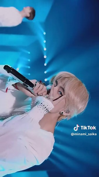 BTSとドコモの新CM：感動的なステージ