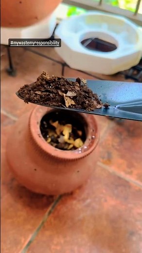 🌱How to make compost from kitchen waste for plants 🪴 #kitchencompost #compost #wastemanagement