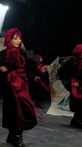 Tonjoo “Dance” Зиа сураад бүжиглээд байж дээ. | Luuya