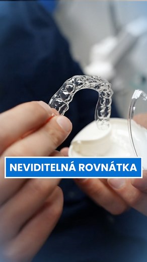 Neviditelná. Pohodlná. Efektivní. 💫 Rovnátka, která nikdo neuvidí — ale výsledek ano. Více info 👉 https://zubnipececb.cz/s/neviditelna-rovnatka/?utm_source=vachulkasm&utm_medium=&utm_campaign= #neviditelnarovnatka #rovnatka #usmev #zdravezuby #ortodoncie | MUDr. Pavel Vachulka - Zubní implantáty a stomatologie