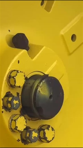 WJ AGRONEGÓCIOS - Soluções Agrícolas on Instagram: "👉 John Deere 6405 ⁠4x4 Ano 2004 🚨- 8.515 horas - Cabine original com ar condicionado - Barramento hidráulico/TDP/02 VCR'S - Transmissão PowerQuad - Rodados duplo traseiro - Pneus todos bons - 100% operacional WJ_AGRONEGOCIOS - (34)9 9714-9779 Valor R$175.000,00 à vista 📍Paraná Cód:WJ2909PRD #jonhdeere🚜 #bruto #agro"