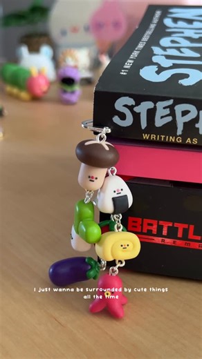 ✩ a u m i p o n ✩ on Instagram: "polymer clay bookmarks ʕ∙ჲ∙ʔ⁣ I’ve been reading a lot lately, to the point where I’d sleep at 2am… (*꒦ິ꒳꒦ີ) any book reccs would be appreciated! ⁣ ⁣ gonna have these available on Friday! I wouldn’t recommend it for hardcover books though :o ⁣ ⁣ #polymerclay #handmade #polymerclayartist #bookmarks #bookmark"