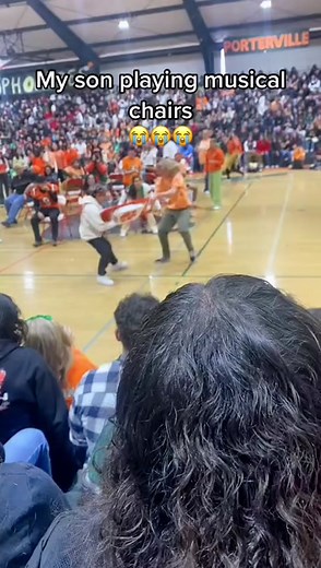 Islanders Playing Musical Chairs Show | Next Level Strategy 🤣