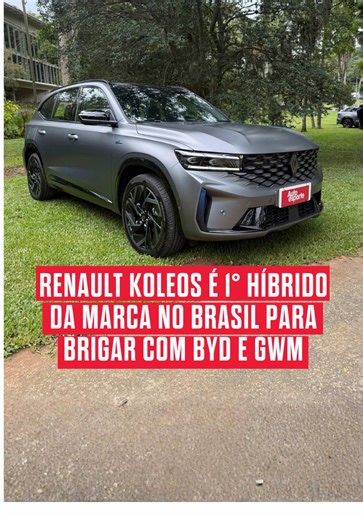 A CONCORRÊNCIA TÁ AUMENTANDO! 👀 A Renault já tinha confirmado durante o Salão do Automóvel de São Paulo, que aconteceu em novembro do ano passado, que uma de suas promessas para 2026 seria o SUV híbrido Koleos. Eis que estamos cara a cara com a novidade e te mostramos todos os detalhes! Para mirar nos clientes de BYD e GWM, a marca francesa aposta em um acabamento de luxo, com Alcantara nos bancos, painel e portas, além de nada menos que três telas de 12 polegadas na cabine. O modelo chegará às