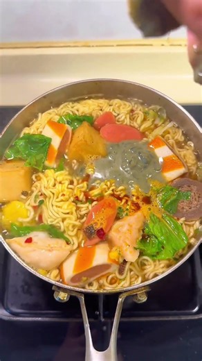 I originally wanted to document why my noodles had so much foam, but I never expected this.. #short