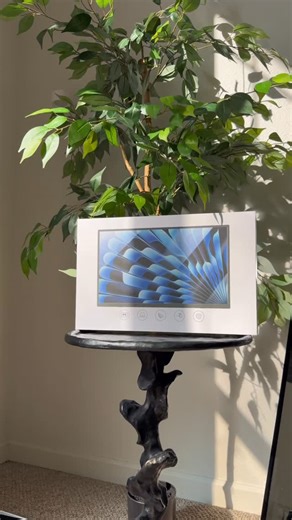 Elif Orhan on Instagram: "No cables. No limits. ✨ Meet the HotYeah 15.6” Wireless Portable Monitor — designed for work, travel, and content creation on the go. 📡 True wireless screen mirroring & extension (AirPlay + Miracast) 🔋 Built-in battery (up to 5 hours, no power bank needed) 🔄 Auto-rotation for portrait & landscape 🎨 FHD IPS display with vivid colors 🎒 Ultra-slim & lightweight for everyday carry Whether I’m working remotely, editing content, or watching my favorite shows — this monit