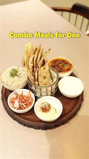Nitin Sahatya on Instagram: "Badi bhook🤤 Pocket Friendly 💸 Perfect combo? ✅ #combomealsforone @rollsholl_bilaspur ne scene set kar diya 🔥 220₹ se start hone wale Combo Meals For One 🍽️ Desi • Paneer • Chicken Full plate, full paisa-vasool 💯 Akele khana ho ya quick meal plan… ye reel save karo aur seedha Roll Sholl jao 👀🔥 📍 Old Bus Stand, Bilaspur (C.G) 👇 Tag that friend jo “bhook bhi zyada, budget bhi tight” ho 😜 #BilaspurViral #RollSholl #BilaspurCuisine #PocketFriendlyFood"