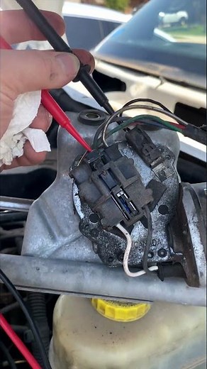 Why my Windshield Wipers stopped working. #automobile #diesel #diy #mechanic #diagnosis