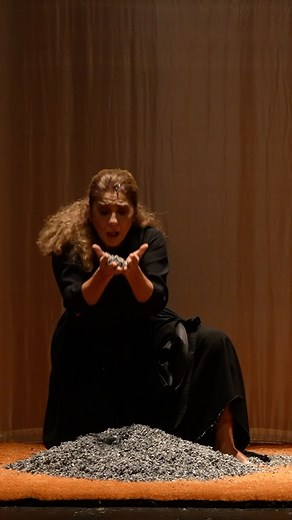 Una desgarradora interpretación de Lolita Flores de uno de esos personaje universales de la dramaturgia española ‘Poncia’, basada en la obra de ‘La casa de Bernarda Alba’, de Federico García Lorca. | Teatro López de Ayala - Badajoz