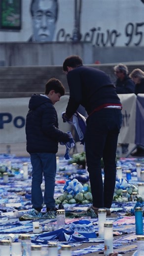 FC Porto on Instagram: "O Memorial | História em cada pedaço 💙 Mais de 10 mil homenagens a Jorge Nuno Pinto da Costa foram deixadas no Estádio do Dragão. Este tributo popular resultou num Memorial permanente em honra do Presidente dos Presidentes. Vídeo completo: YouTube #ImortaisPorDireito"