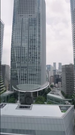 『エイリアン：アース』｜エイリアン収納ユニット虎ノ門ヒルズに墜落映像｜宇宙最恐の生命体“エイリアン”が、遂に地球に降臨！FXが贈る「エイリアン」初のドラマシリーズ｜Disney+ (ディズニープラス)