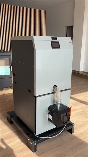 Kompaktowy kocioł na pellet z wentylatorem wyciągowym, grupa i grupa pompowa. Skontaktuj się z doradcami handlowymi BLAZE HAROMONY: https://www.blazeharmony.com/pl/kontakt/
