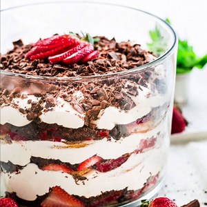 163K views · 418 reactions | This STRAWBERRY TIRAMISU TRIFLE is a...