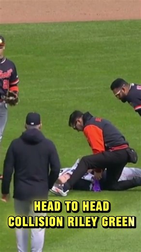 Terrifying moment as Tigers outfielder collides with teammate