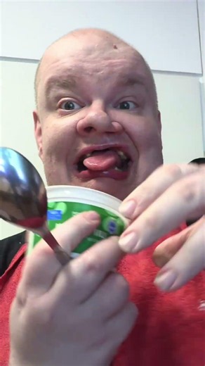 Finnish weird foods - Berliininmunkki vs Kermaviili #Funny #Berliininmunkki #Kermaviili #Food #