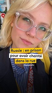🇷🇺⛓️ Naoko, chanteuse russe de 18 ans, et ses 2 musiciens sont aujourd’hui en prison après avoir chanté dans la rue des titres interdits. Ce 21 octobre un autre musicien annonce qu'il vient d’être arrêté à Ekaterinebourg pour la même raison. | Franceinfo