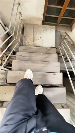 Technology flow mirror transition. It’s the 5th day of work. Technology flow mirror. Technology