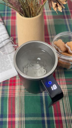 Coffee Anywhere ☕🔥 This Self-Stirring Mug Is My Winter Essential!#CoffeeAnywhere #SelfStirringTech #SmartCoffeeGear #RechargeableMugLife #WinterDrinkVibes