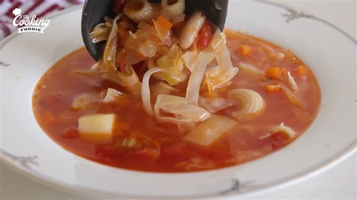 A cozy, easy minestrone soup for cold nights