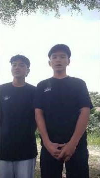 menyanyikan lagu yang berjudul cengget agung