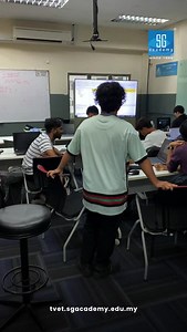 🤖🇲🇾 Automation is shaping Malaysia’s future. Student Mekatronik kami berkongsi perkembangan automasi di Malaysia dan bagaimana teknologi ini membuka peluang besar dalam industri moden. #SGAcademy #TVET #TVETMalaysia #IngatTVETIngatSG | SG Academy