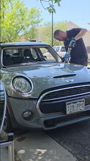 How to replace a windshield on a mini cooper is 23 seconds #fast #windshield #minicooper #autoglass