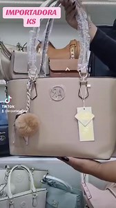 2.5K views · 26 reactions | AREQUIPA"Galeria Viane"Calle PIEROLA Nro 106 tda 03(pasos mas arriba del market EL SUPER)☞No te quedes con las ganas de obtener tu cartera #enviosanivelnacional  #somosdistribuidores  #carteras #enviosanivelnacional | Carteras y Accesorios KS | Facebook