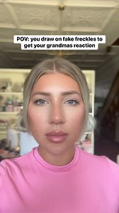 Whether you love the faux freckle trend or not, I love how this trend of women drawing on freckles helps those with natural freckles realize their freckles are beautiful too. When I stopped filming, the little girl watching the whole thing came up to me and said, “look, I have freckles too!” with a big smile ❤️ #fauxfreckletrend #fauxfreckles #frecklepens | Bombshell Beauty Boutique with Kesha