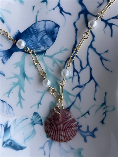 Calico Scallop Shell Necklace - Etsy UK