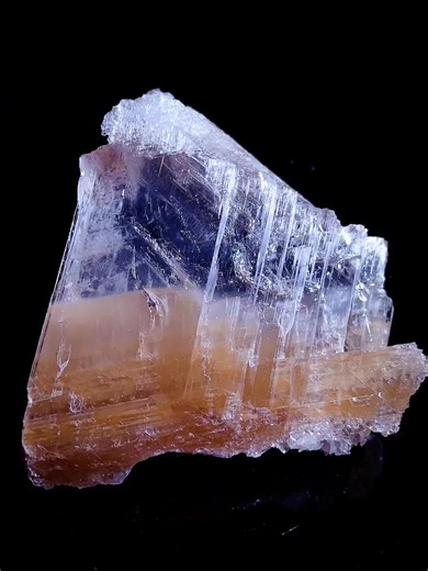 New arrival unboxing starts at 7 PM tonight. Natural Yellow Selenite originated from Yunnan, China. Soft warm tone with gentle healing energy, quiet and elegant, calming all your restless mood. #YellowSelenite #SeleniteSpecimen #YunnanMineral #MineralUnboxing #NewArrival
