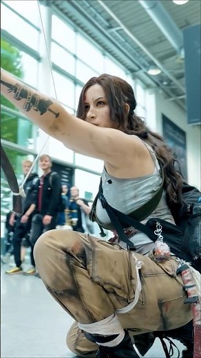 🔥INCREDIBLE Lara Croft Cosplay🔥 bringing Tomb Raider to life at GamesCom