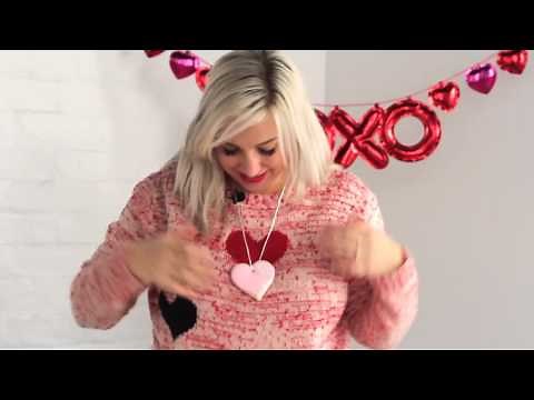 How to use edible glitter (disco dust) on royal icing and make a sugar cookie necklace