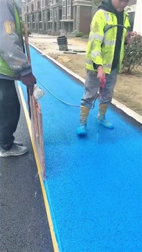 Efficient Blue Asphalt Spraying Process for Durable Urban Walkway Design