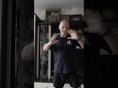 A defensive and offensive form against a direct punch to the head. V. N. Kryuchkov