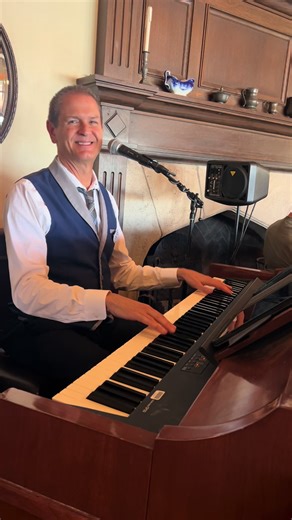 Neal has a set of pipes when he #sings #obladioblada #beatles #magic #park @Disney Parks