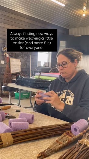 A little behind the scenes today! Using some tricks from my previous job as an Occupational Therapist Assistant! Pool noodles are useful for so many things — I used to use them for all sorts of games and task modifications, so why not use them to make weaving these little willow trays a bit easier for my workshop friends? The pool noodles help keep the spacing until there’s enough weaving to do that job! 🌿 What are your creative tricks for weaving/ weaving hacks?! #weavinghacks #willowtray #wea